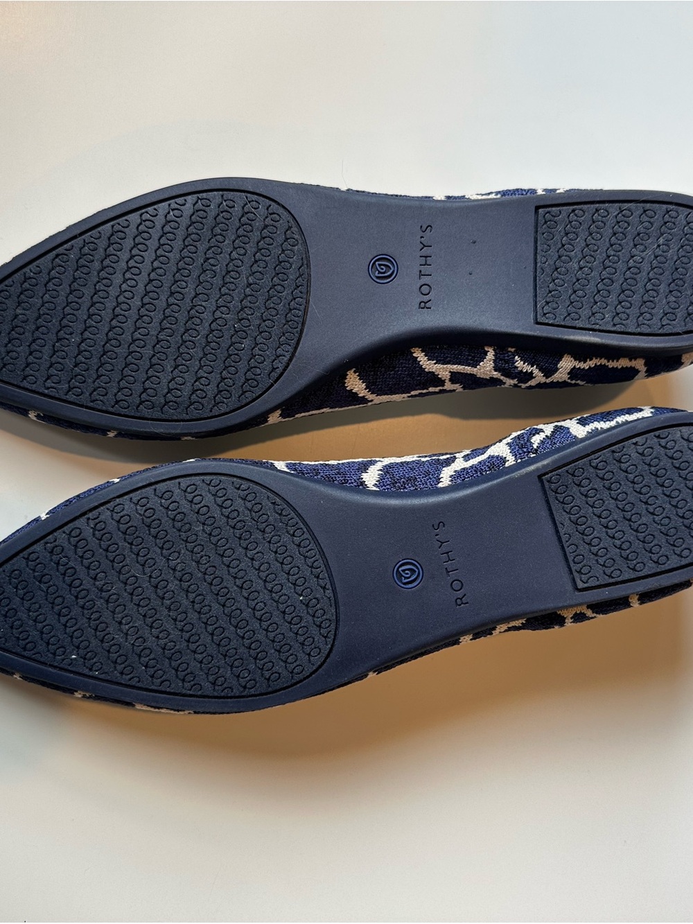 Rothy's Indigo Giraffe Retired Limited Edition Navy and White Pointed Knit Flats - Picture 4 of 6